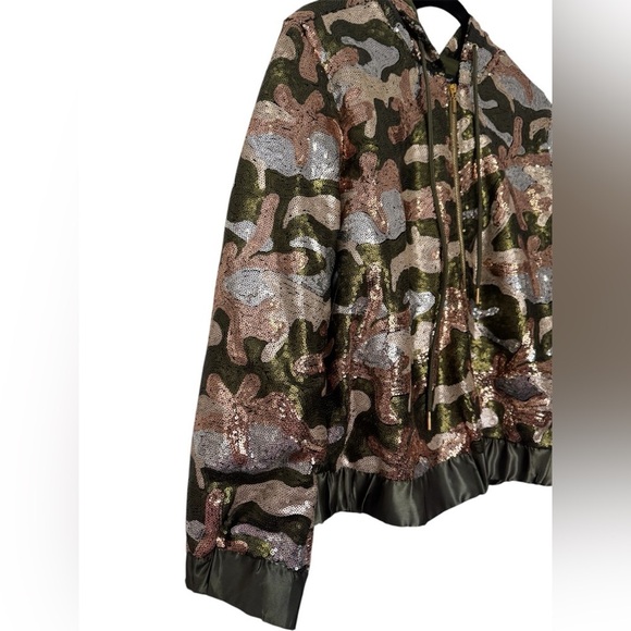 Ashley Stewart Women’s Sequin Camouflage Bomber Jacket with Hood Sz 18 - Picture 2 of 5